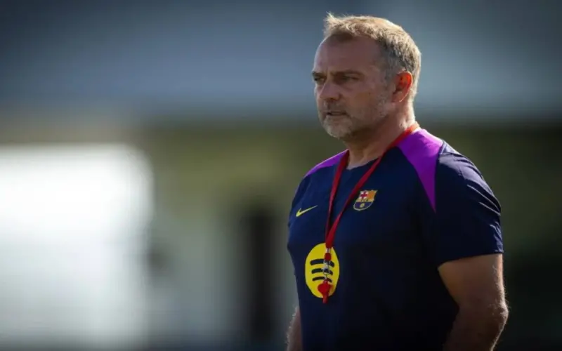 قبل ساعات من كلاسيكو الدوري الإسباني.. وفاة والد فليك مدرب برشلونة